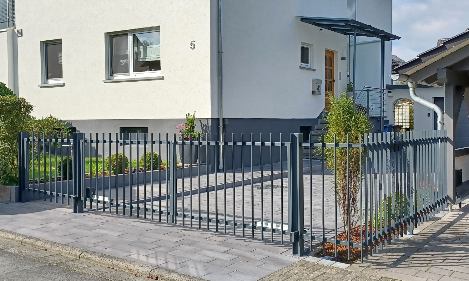 Zaunbau im Metallbau: Sicherheit, Ästhetik und Expertise vereint